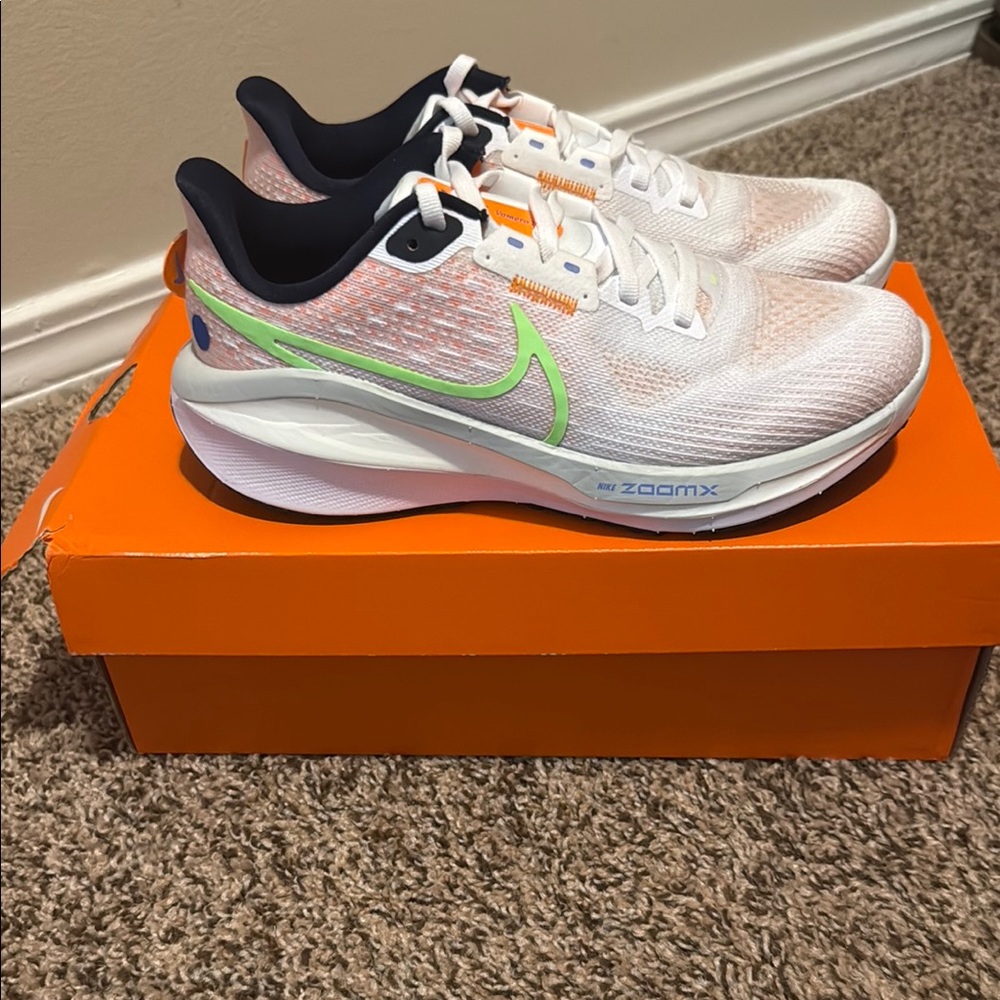 Nike Women's Sneakers - White and Green - Picture 5 of 7